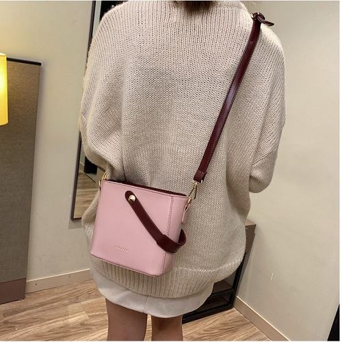 JTF9488 IDR.65.000 MATERIAL PU SIZE L17XH16XW8.5CM WEIGHT 500GR COLOR PINK
