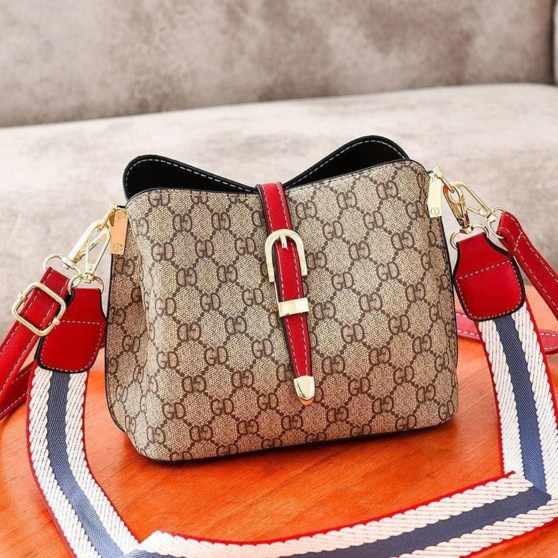 JTF9895 IDR.80.000 MATERIAL PU SIZE L22.5XH18XW12CM WEIGHT 600GR COLOR RED